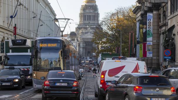 <p>Staus gibt es nicht nur auf Autobahnen. Auch in Großstädten, wie hier in Brüssel, wird es oftmals chaotisch.</p>