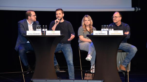<p>Nahmen an der Podiumsdiskussion für Erstwähler im Triangel St.Vith teil (v.l.n.r.): Jérôme Franssen (CSP), Andreas Jerusalem (Ecolo), Jolyn Huppertz (Huppertz + Co), Gerhard Schmitz (Liste24.dg), ...</p>