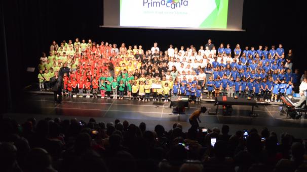 <p>Fast 200 Kinder standen am Freitagnachmittag im Rahmen des Musikprojekts „Primacanta“ auf der Triangel-Bühne.</p>