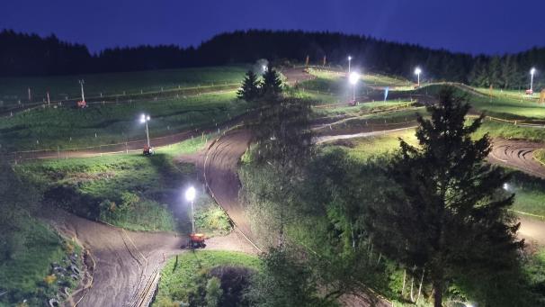 <p>Die Flutlichtanlage war am Samstagabend in Dürler eingeschaltet, wetterbedingt konnte aber nicht gefahren werden.</p>
