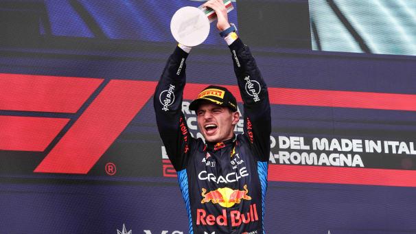 <p>Nach einer späten Zitterpartie hat Max Verstappen an der Ayrton-Senna-Gedenkstätte Imola den Europa-Auftakt der Formel 1 gewonnen und seine WM-Führung weiter ausgebaut.</p>