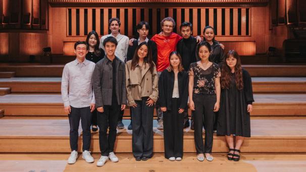 <p>Die zwölf strahlenden Finalisten.</p>