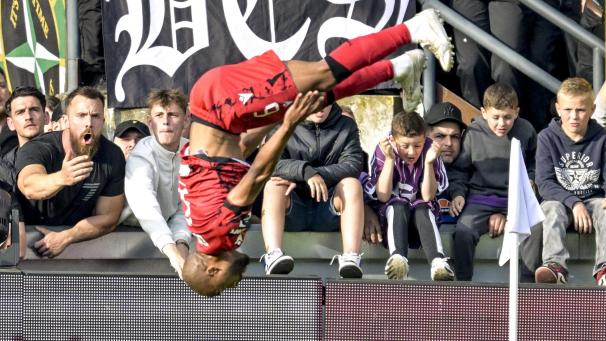 <p>Salto ins Glück: Denis Odoi erzielt das Tor des Tages für Club Brügge.</p>