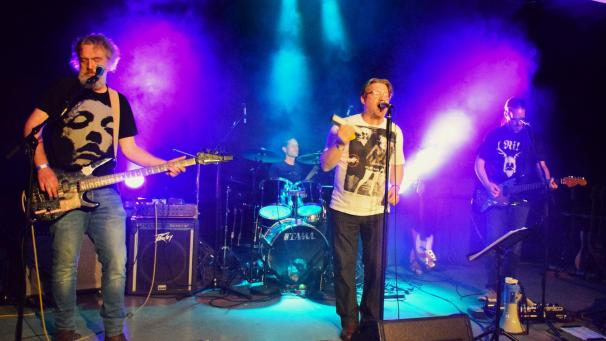 <p>Das Erfolgsrezept von Kørnl Krôm: laute, krachende Coverversionen von Punk-Lieblingssongs.</p>