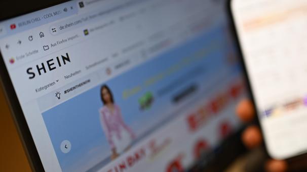 <p>Die Website von Shein auf einem Laptop</p>