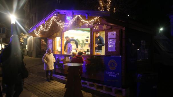 <p>Nicht zuletzt auf dem Weihnachtsmarkt kommen die Holzbuden als Verkaufsstände zum Einsatz.</p>