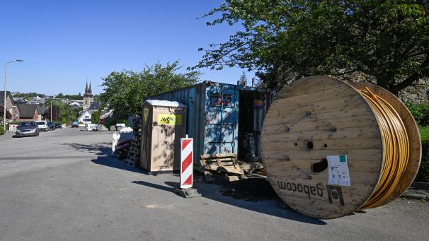 <p>Aktuell laufen die Arbeiten zum Ausbau des Glasfasernetzes auf dem Eupener Stadtgebiet im Ibern-Viertel.</p>