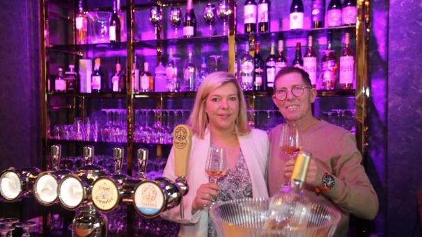 <p>Dieter Werner und Ramona François übernehmen in den Sommermonaten den Betrieb der Kelmiser Terrasse.</p>