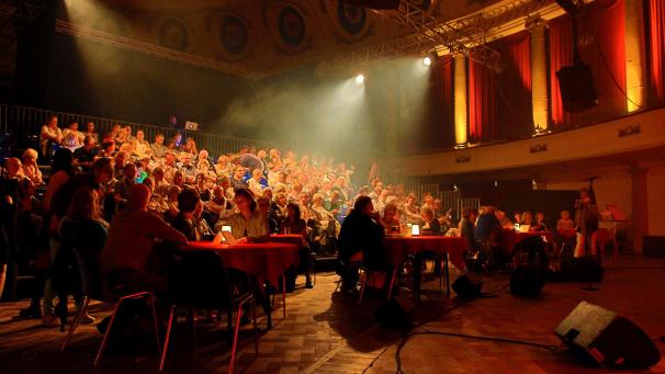 <p>Ein Großteil der Aufführungen findet an denkmalgeschützten Orten statt.</p>