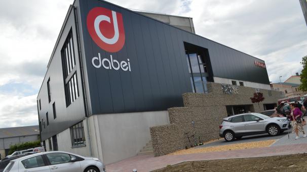 <p>Der imposante Neubau steht an der St.Vither Friedensstraße</p>