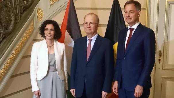 <p>Regierungschef Alexander De Croo und Außenministerin Hadja Lahbib mit dem palästinensischen Premierminister Mohammad Mustafa.</p>