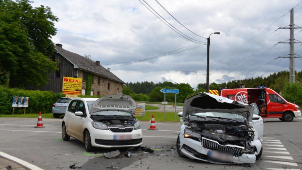 <p>Insgesamt waren drei Autos in die Kollision verwickelt.</p>