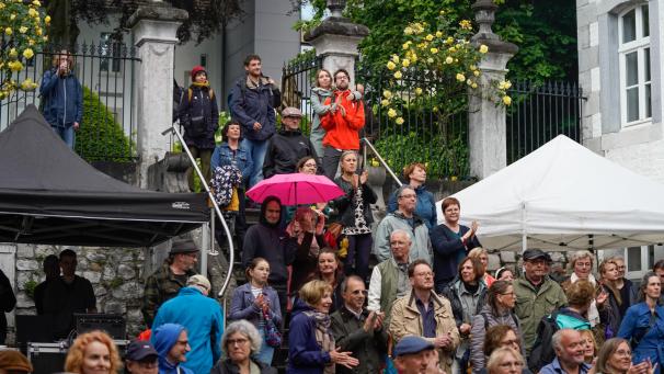 <p>Die Weltmusikbühne ist der Anziehungspunkt für die Vielen, die auf leise Töne stehen.</p>