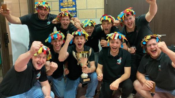 <p>Die Junggesellen konnten sich nach einem spannenden Spielverlauf durchsetzen.</p>