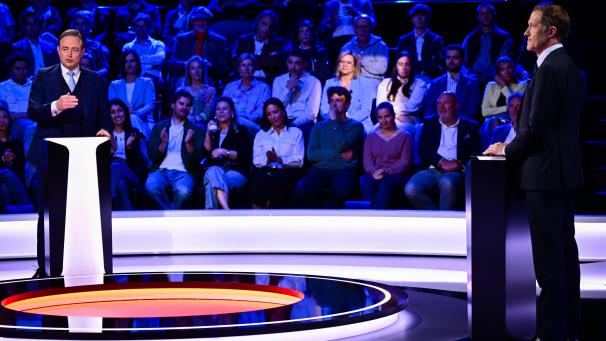 <p>TV-Duell zwischen Bart de Wever (l.) und Paul Magnette im TV-Studio von VTM in Vilvoorde</p>