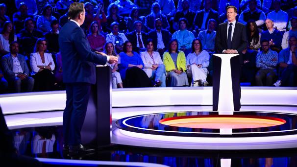 <p>Duell zwischen Bart De Wever (l.) und Paul Magnette im Fernsehstudio von VTM.</p>