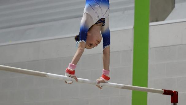 <p>Starke Gesamtleistung: Marie Engels, hier am Stufenbarren.</p>