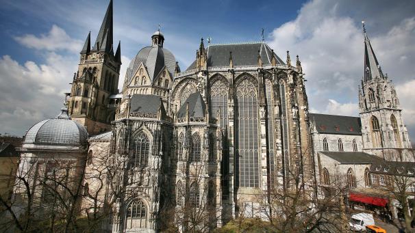 <p>Luftaufnahme des Aachener Kaiserdoms.</p>