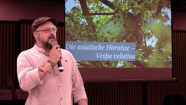 <p>Thomas Beissel ist Experte für die Bekämpfung und Beseitigung der Nester.</p>