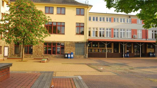 <p>Auch die BS/TI-Immobilie wird an die DG übertragen.</p>