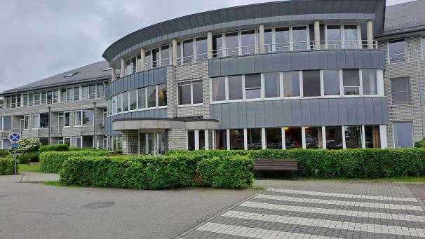 <p>Das St. Elisabeth-Haus kann bis zu 90 Bewohner aufnehmen. Ein Wohnbereich soll künftig an die besonderen Bedürfnisse von Demenzkranken angepasst werden.</p>