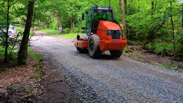 <p>Das beauftragte Unternehmen Maraite Bernard (Heppenbach) ist seit einigen Tagen in Wereth im Einsatz.</p>