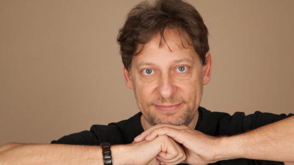 <p>Der Österreicher Thomas Doss dirigiert das „Play-In“.</p>