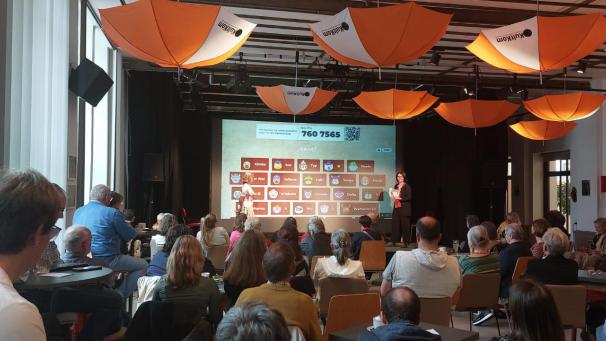 <p>Am vergangenen Sonntag fand das Politikbingo, das von den Partnerorganisationen die Lupe, Miteinander Teilen, Attac undViertelhaus Cardijn organisiert wurde, in den Räumlichkeiten des Cinema Eupen statt.</p>