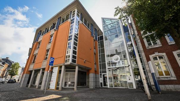 <p>Im Ministerium der DG wird wegen des Verdachtes von Unterschlagung und Subsidienbetrug ermittelt. Die Vorwürfe richten sich gegen einen aktiven und einen ehemaligen Mitarbeiter.</p>