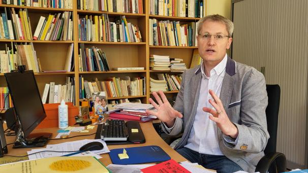 <p>Jean Faniel, Direktor des politischen Forschungszentrums Crisp, erwartet höchst knifflige Regierungsbildungen.</p>