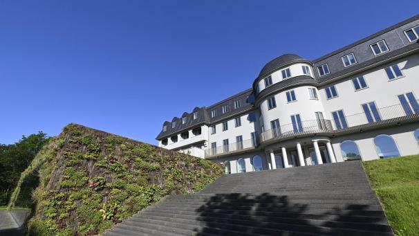 <p>In diesem Gebäude in Eupen tagt das Parlament der Deutschsprachigen Gemeinschaft. Foto: David Hagemann</p>