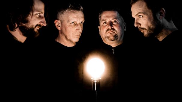 <p>Debris Impact sind erfahrene Musiker, die Neues wagen: Thierry Hennes (Gitarre), Peter Freisen (Gitarre), Michael Keller (Schlagzeug) und Björn Marx (Bass) haben in Bands wie Dopesick, Roadkill Zebra und Pan!c TV musiziert.</p>