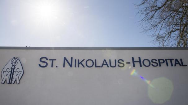 <p>Der Richter in Eupen sah es vor rund 14 Monaten als erwiesen an, dass in den Jahren 2015 und 2016 im Eupener Krankenhaus eine Art Etikettenschwindel zum Alltag gehörte. Der Lütticher Appellationshof kam nun jedoch zu einer anderen Einschätzung.</p>