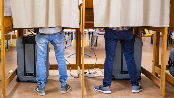 <p>Anwesenheit im Wahllokal ist Pflicht - auch für die 16- und 17-Jährigen -, aber wenn man erst einmal in der Wahlkabine steht, kann man eigentlich machen, was man will.</p>