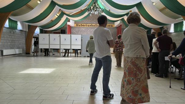 <p>Wahlen in der Hubertushalle in Lontzen</p>