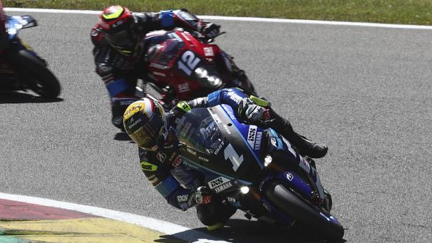 <p>Die siegreiche Yart-Yamaha von Canipa-Fritz-Hanika vor der Zweitplatzierten Yoshimura Suzuki</p>