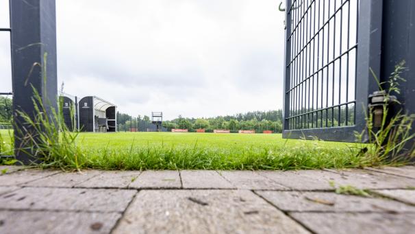 <p>Vor der EM, Teamunterkunft Portugal. Blick auf einen der beiden Rasenplätze vom Hotel Klosterpforte, in dem während der Europameisterschaft die portugiesische Nationalmannschaft untergebracht ist.</p>