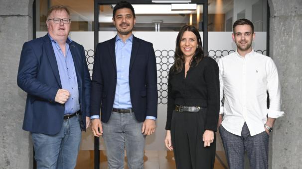 <p>Freddy Mockel (Ecolo), Cliff Wirajendi (CSP/Les Engagés), Christine Mauel (MR/PFF) und Patrick Spies (SP/PS) (v.l.) kandidierten für einen Sitz in Namur. Auf anhieb haben Christine Mauel, Patrick Spies und Freddy Mockel den Einzug geschafft. Cliff Wirajendi darf hoffen.</p>