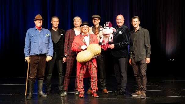 <p>Seit zehn Jahren gibt es die Rednergala im St.Vither Triangel und auch diesmal kam das Publikum voll auf seine Kosten. Nebenbei dürfte auch diesmal wieder eine schöne Spendensumme für die Aktion Damian zusammengekommen sein.</p>