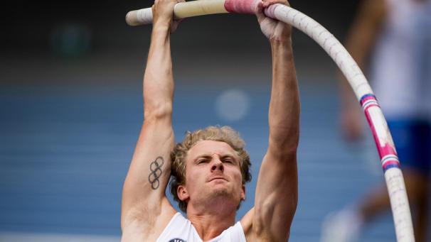 <p>Mit Schwung in die Höhe: Ben Broeders reichen 5,60 Meter im Stabhochsprung, um sich für das Finale am Mittwochabend zu qualifizieren.</p>