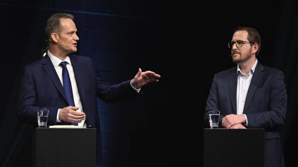 <p>Oliver Paasch (l.) und Jérôme Franssen sind hier bei der Wahldebatte zu sehen, die GrenzEcho und BRF einige Tage vor den Wahlen im St.Vither Triangel organisiert hatten.</p>