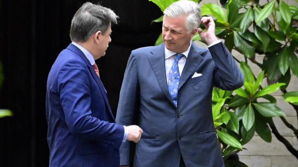 <p>Als Präsident der größten Partei wurde Bart De Wever (l.) als Erster von König Philippe empfangen.</p>