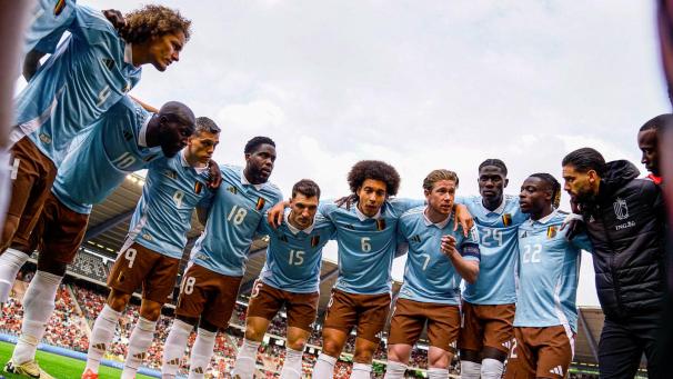 <p>Der Kapitän spricht: Kevin De Bruyne vor dem 3:0 im Testspiel gegen Luxemburg.</p>