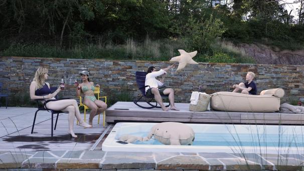 <p>Die Outdoor-Ausstellung ist eingebettet in eine naturnahe Landschaftsgestaltung am Wohnsitz von Caroline Rom in der Eupener Unterstadt.</p>