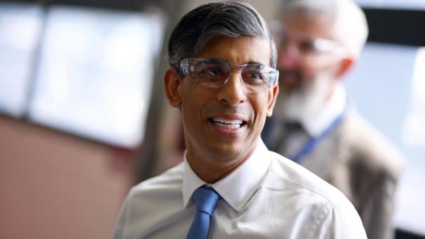 <p>Der britische Premierminister und Parteivorsitzende der Konservativen, Rishi Sunak, besucht die Silverstone University Technical College (UTC), nach der Vorstellung des Wahlprogramms der Konservativen Partei für die Parlamentswahlen.</p>