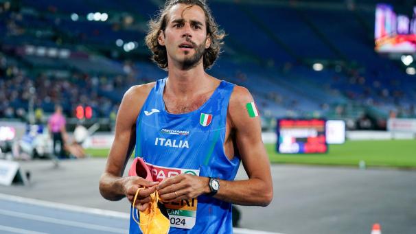 <p>Halbseitig rasiert, Mini-Sprungfedern im Ersatzschuh: Italiens Olympiasieger Gianmarco Tamberi springt nicht nur überragend, er liebt auch die großen und kleinen Showeffekte.</p>