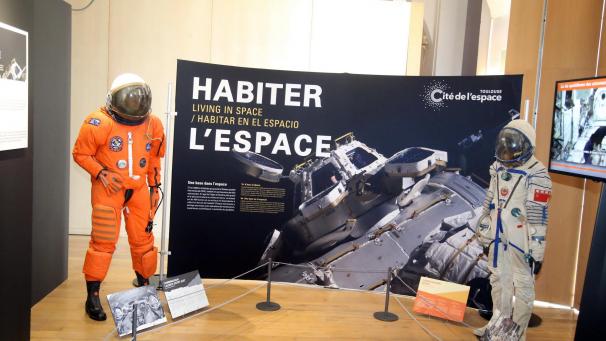 <p>Die Ausstellung gibt einen sehr praktischen Einblick in den Alltag und die Ausrüstung der Astronauten im All.</p>