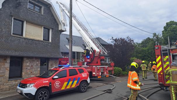 <p>Großeinsatz der Feuerwachen Amel, Büllingen und St.Vith am Mittwochabend in Schoppen.</p>