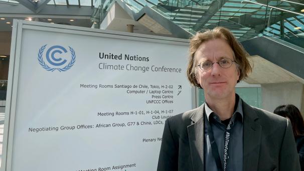 <p>Der Oxfam-Klimaexperte Jan Kowalzig steht bei der UN-Klimakonferenz in Bonn. Die zehntägige UN-Klimakonferenz in Bonn hat keinen Durchbruch in der strittigen Frage der Klimafinanzierung erzielt.</p>