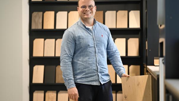 <p>Marco Rom bringt mit „Kibo Floors“ Parkett- und Vinylböden ins Zentrum Eupens.</p>